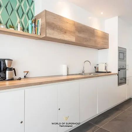 Rock & Roll Chic Near * Ostend