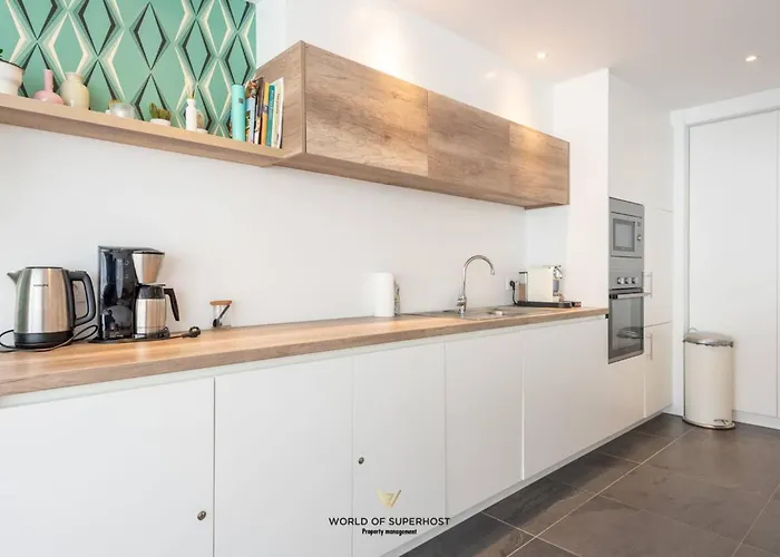 Rock & Roll Chic Near * Ostend