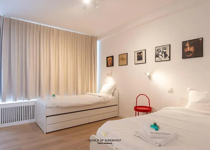 Rock & Roll Chic Near