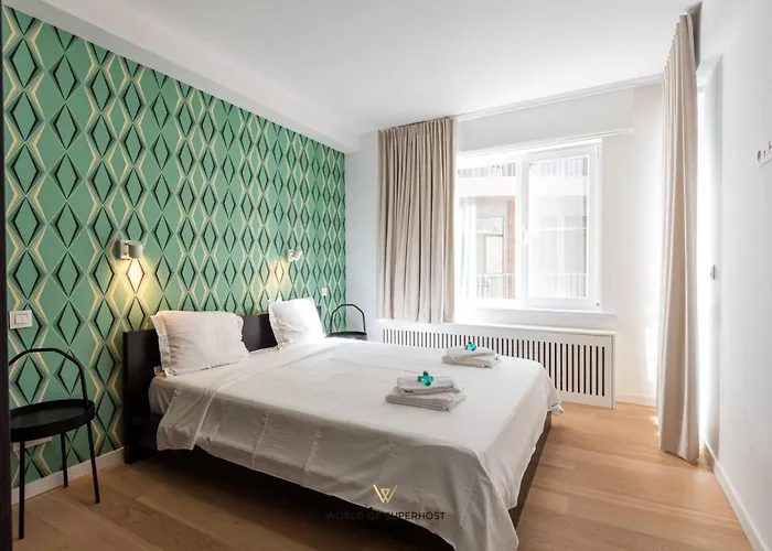 Rock & Roll Chic Near *